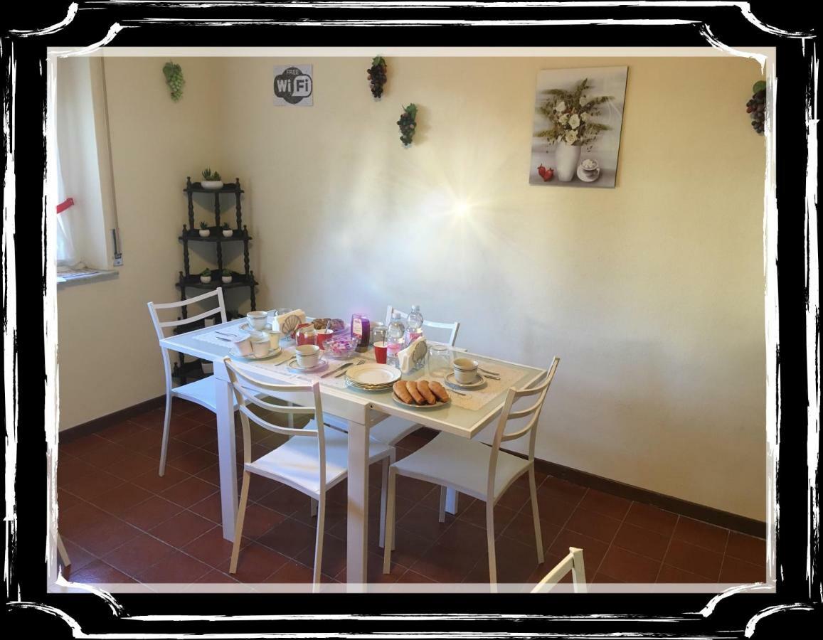 Bed and Breakfast Felix House Codevilla Exteriér fotografie